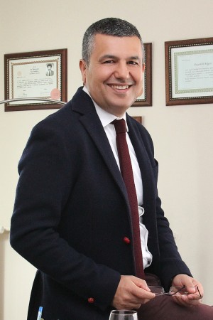 İzmir Beyin ve Sinir Cerrahisi Uzmanı Prof. Dr. Kemal Yücesoy Kimdir? (TIKLA!)